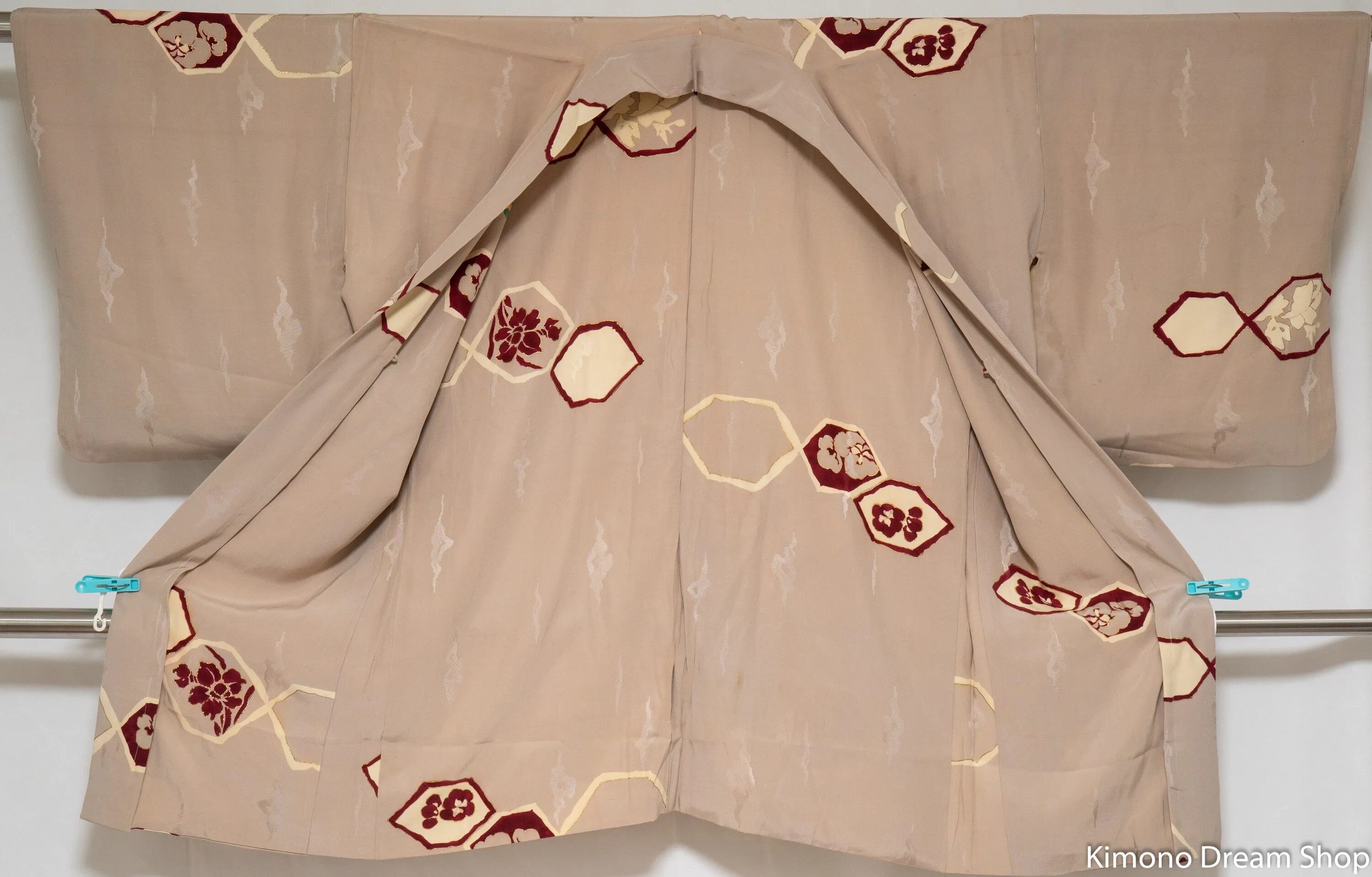 Retro 1960s Haori - Vintage Silk Kimono Jacket - Flowers and Abstract Patterns