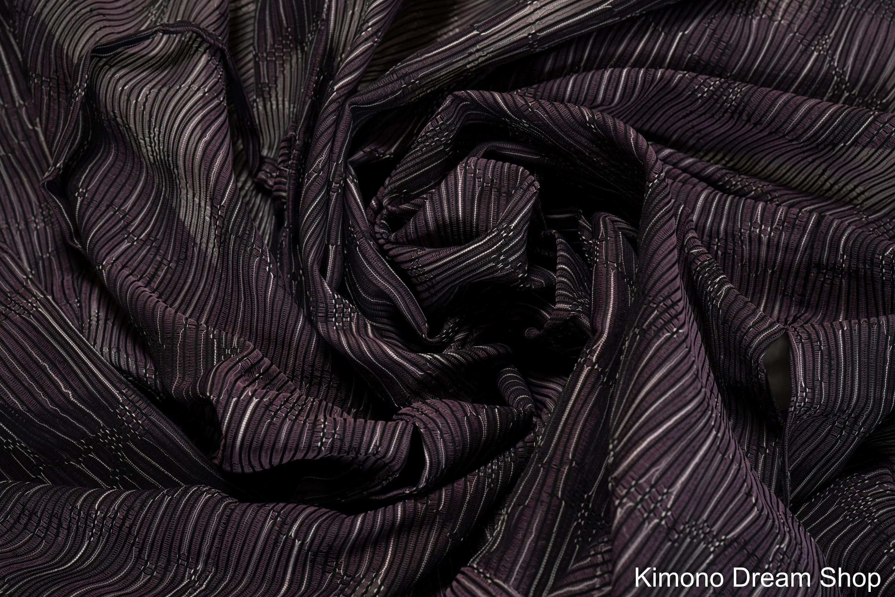 Vintage Polyester Purple & Black Yukata Haori - Women's Kimono Jacket for Summer - Lightweight Seethrough - Rising Steam Pattern - Textured